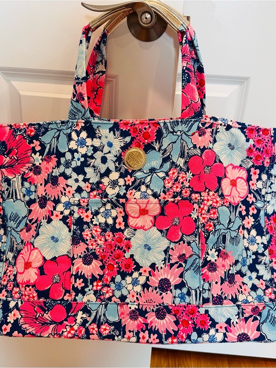 Lilly Pulitzer Handbags - Lilly Pulitzer Jumbo Mercato Tote ‼️”In all her glory” ‼️
